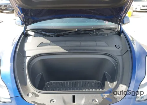 2023 Tesla Model Y Awd/Long Range Dual Motor All-Wheel Drive z USA, uszkodzony, nr VIN 7SAYGDEE9PA076287